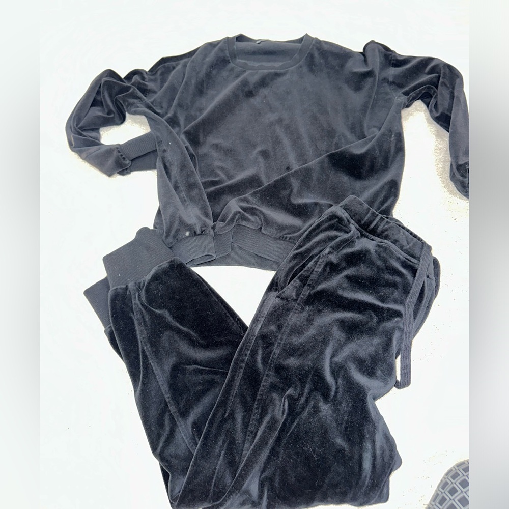 VINCE VELOUR TRACK SUIT